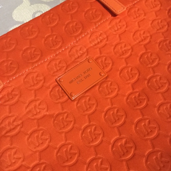 Michael Kors Bag ‼️‼️ Never Used ‼️‼️ - Picture 2 of 3